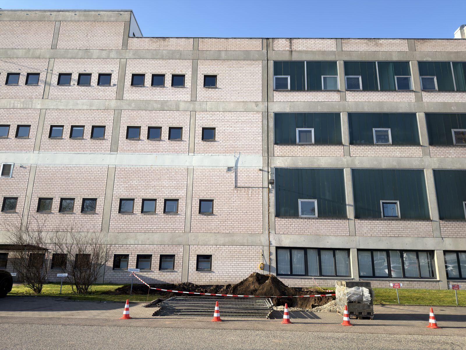 Erste Bauvorbereitungen, GZS Treppenhausanbau